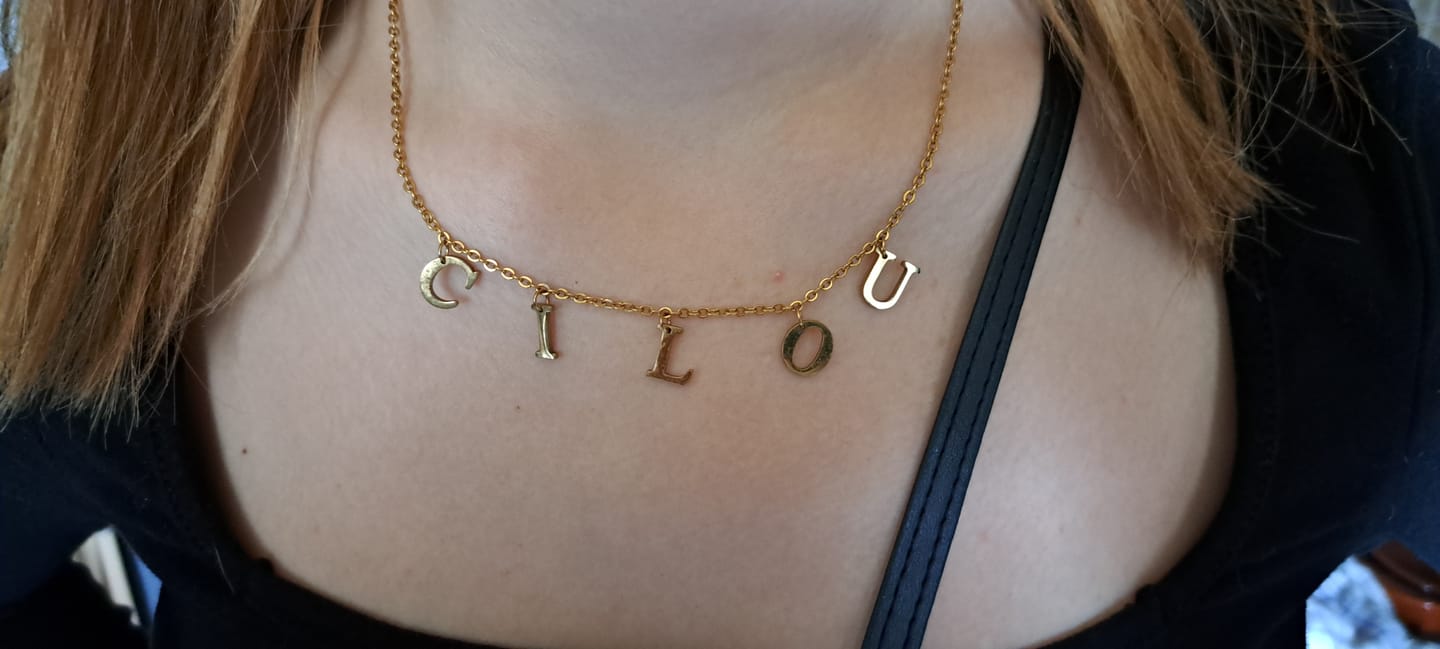 Customer photo review of Collier Personnalisable Initiales Suspendues