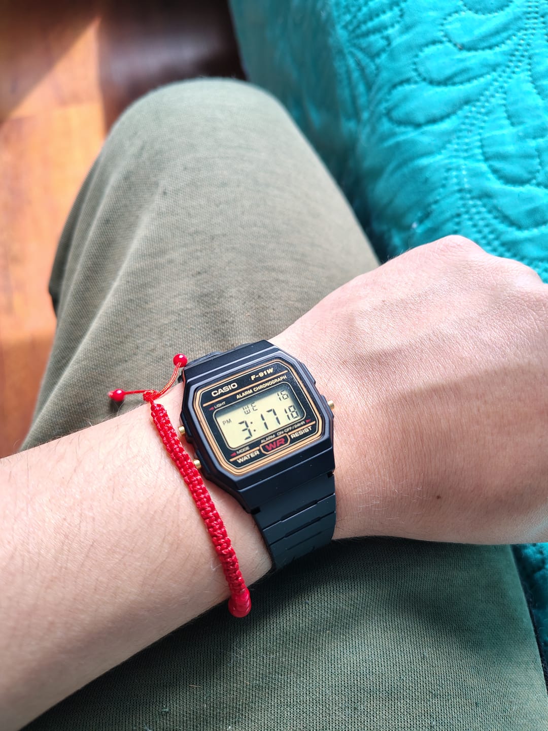 Customer photo review of Reloj Casio Vintage F-91WG-9SDF Clásico Líneas Amarillas