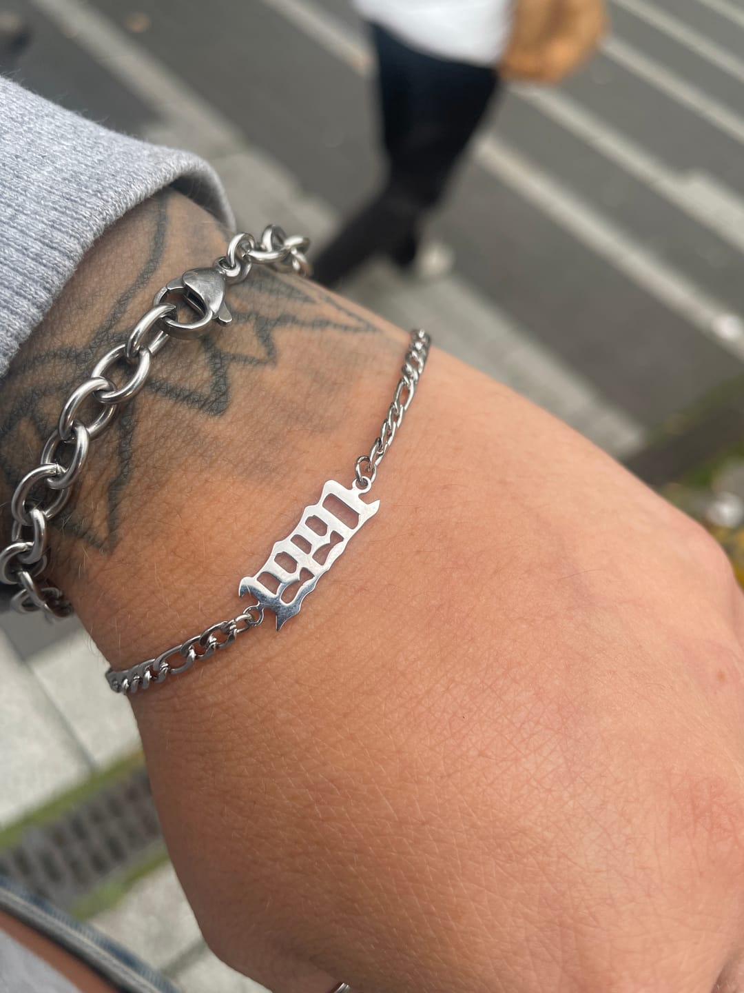 Customer photo review of Jahreszahl Gothic Armband | 14K vergoldet