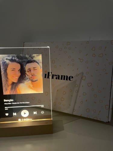 Customer photo review of Lâmpada Spotify Personalizável (Foto & Música)