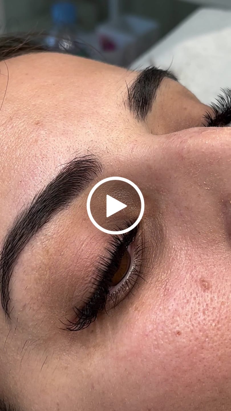 Customer video review of Flat Lashes
