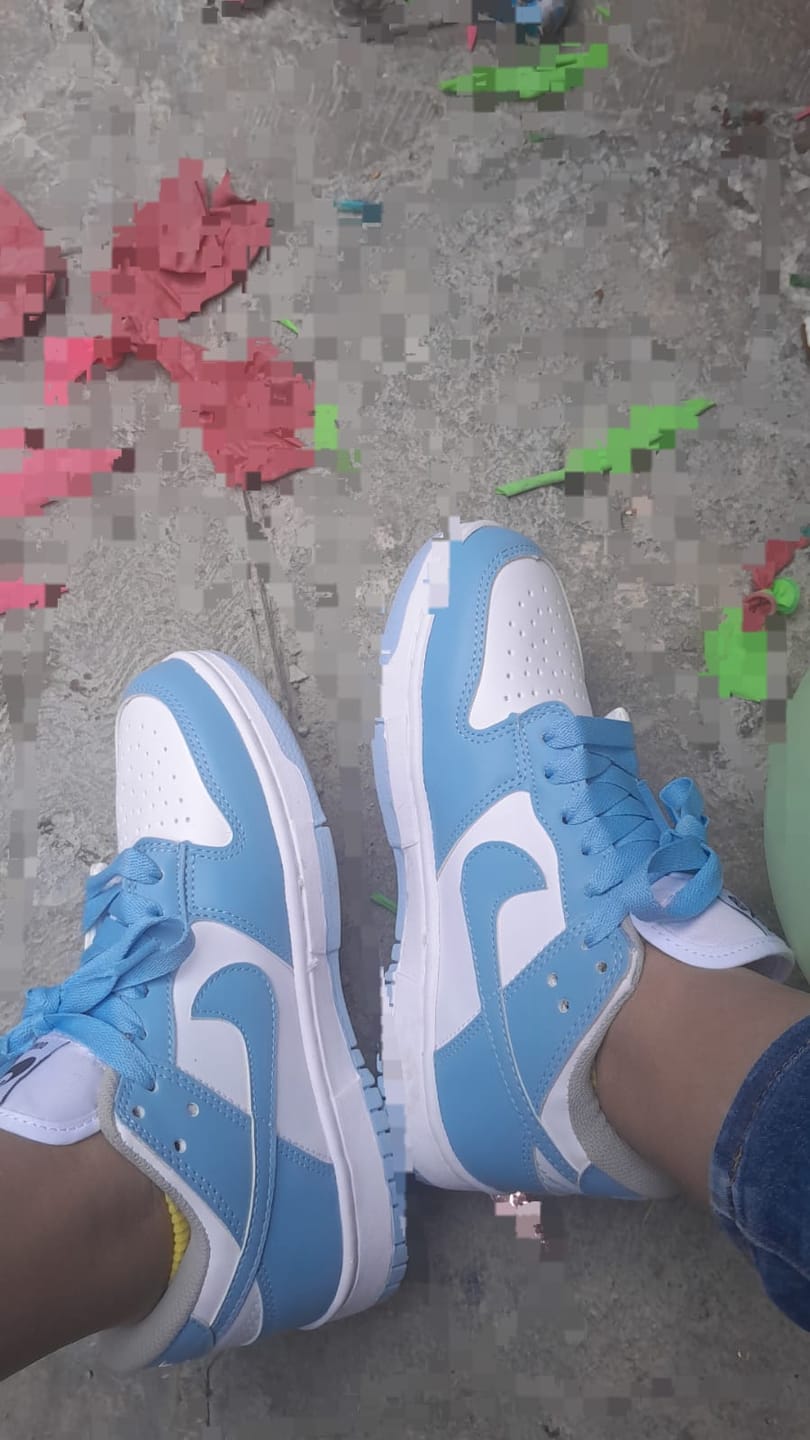 Customer photo review of Tenis Dunk Low Blanco Cielo