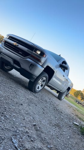 Customer photo review of 3" Front And 2" Rear Leveling Lift Kit For 2007-2020 Chevy Silverado GMC Sierra 2WD/4WD