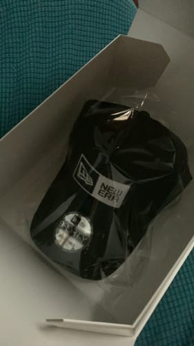 Customer photo review of 9FORTY A-Frame Trucker Box Logo Black Snapback