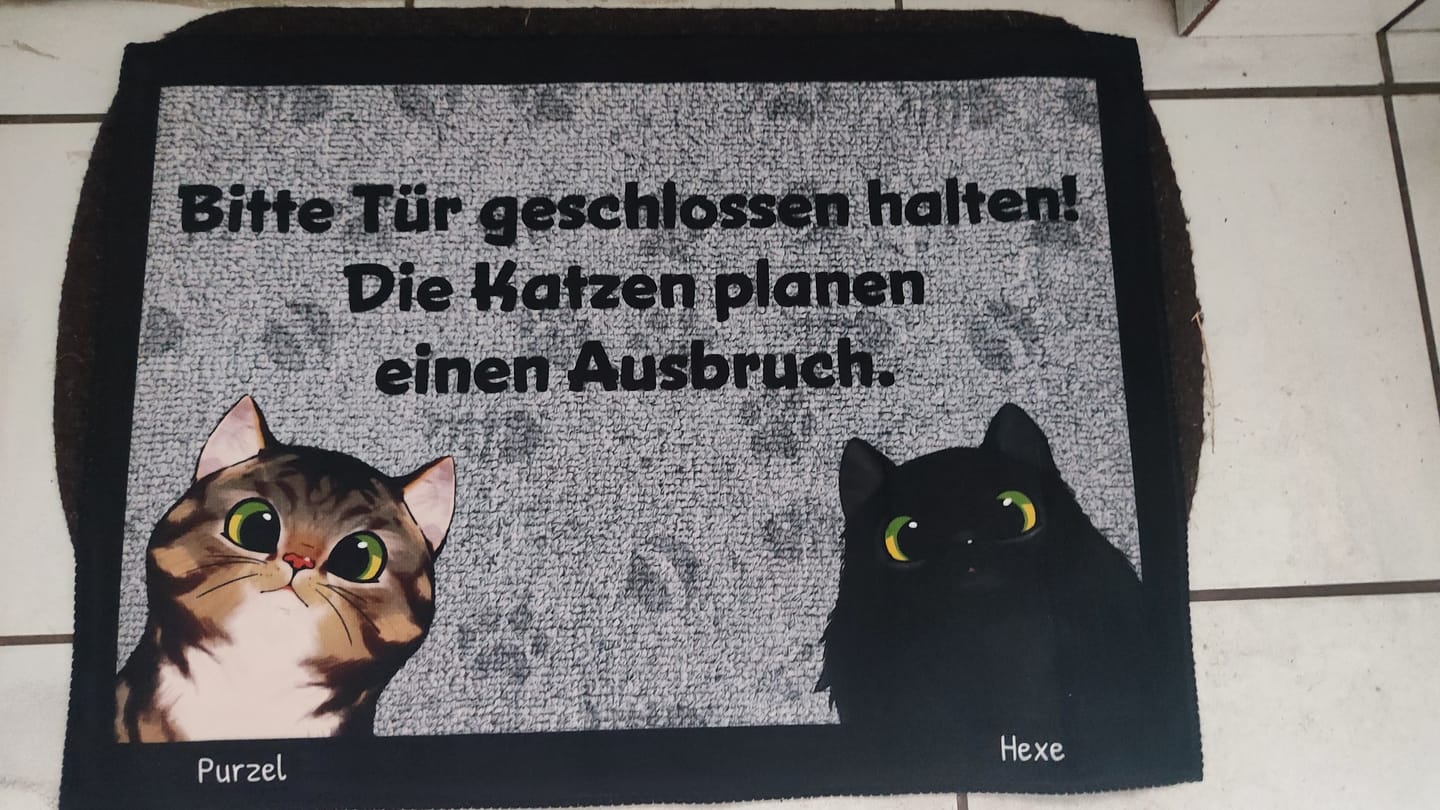 Customer photo review of Katzen planen einen Ausbruch - Individuelle Fußmatte