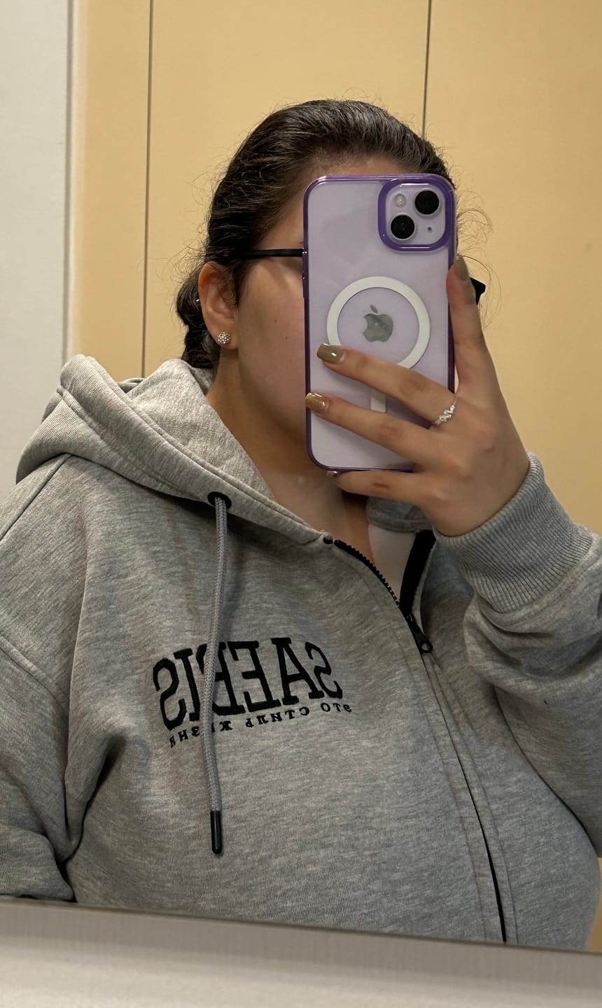 Customer photo review of Lifestyle Damen Oversized Zip Hoodie grau mit Stickerei by SAEBIS®