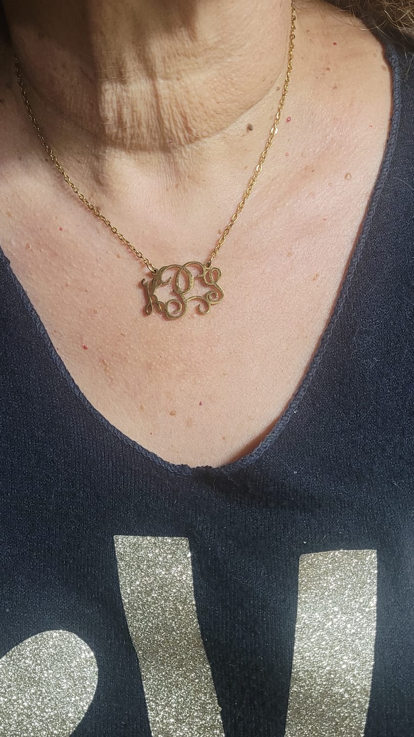 Customer photo review of Pendentif Monogramme Personnalisée