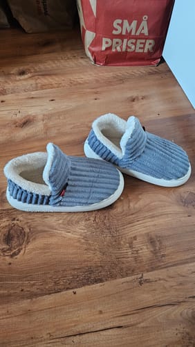 Customer photo review of HappyFlops Cozy