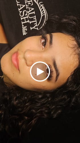 Customer video review of Bomb Glue 0.1-0.3s Fast Drying Extremely Strong Lash Adhesive