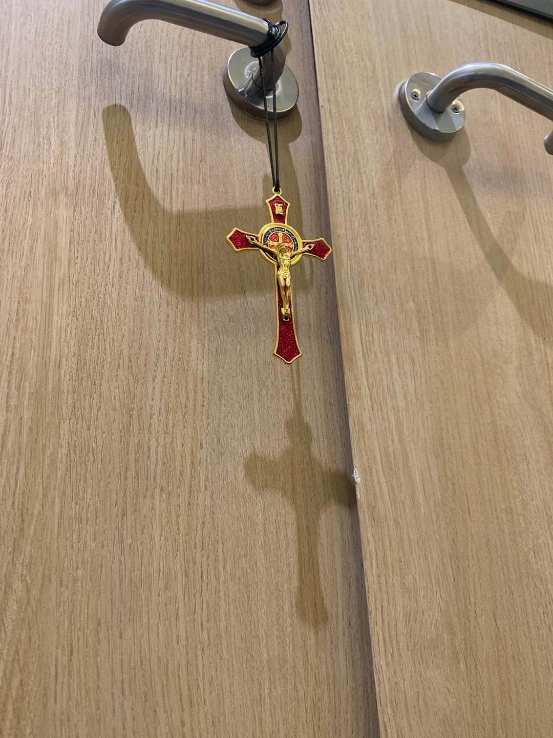 Customer photo review of FREE Today: Classic Style Red/Blue Crafted Crucifix Big Size Pendant Necklace(2 color)