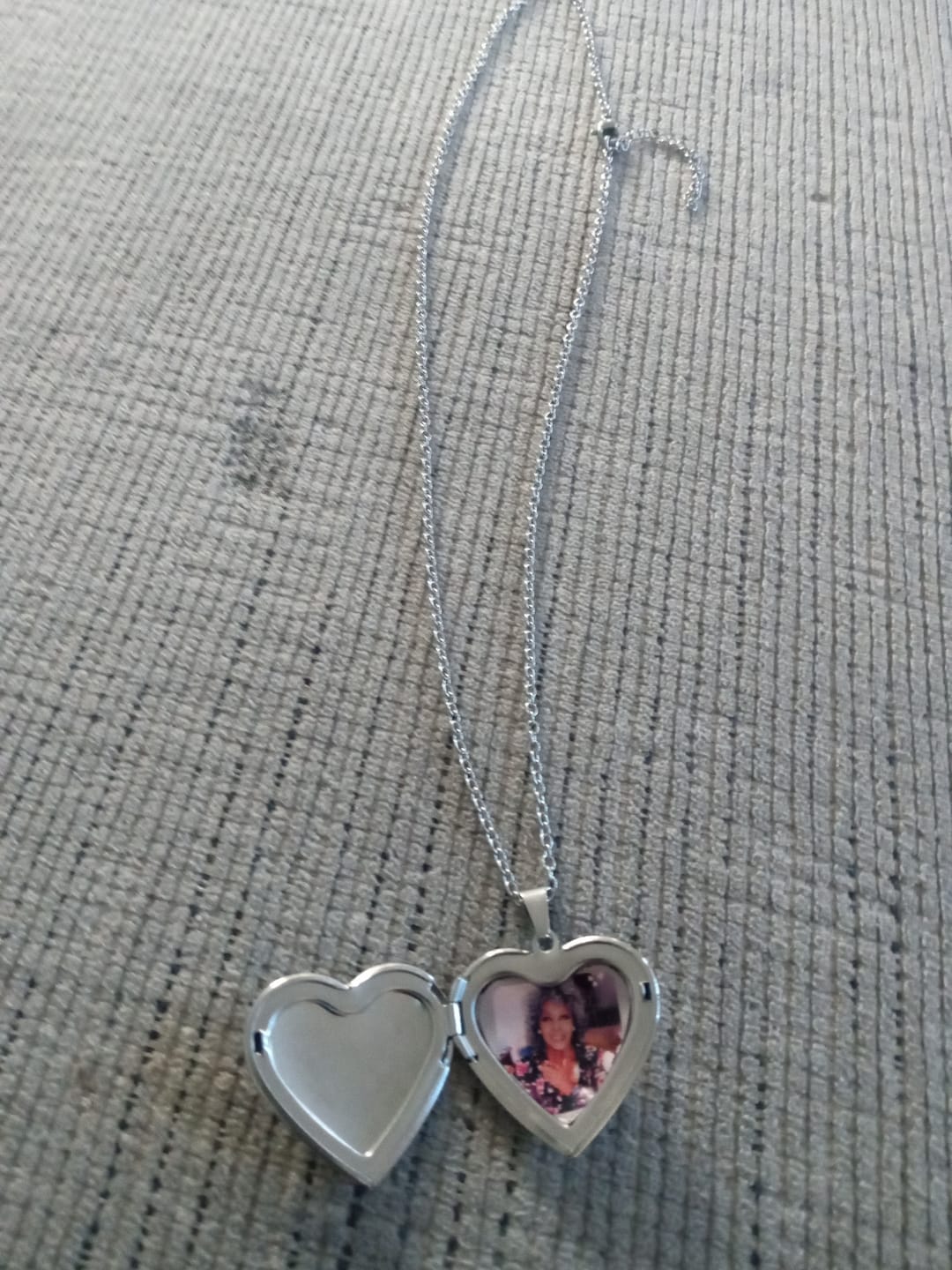 Customer photo review of Foldable Photo Frame Necklace Heart