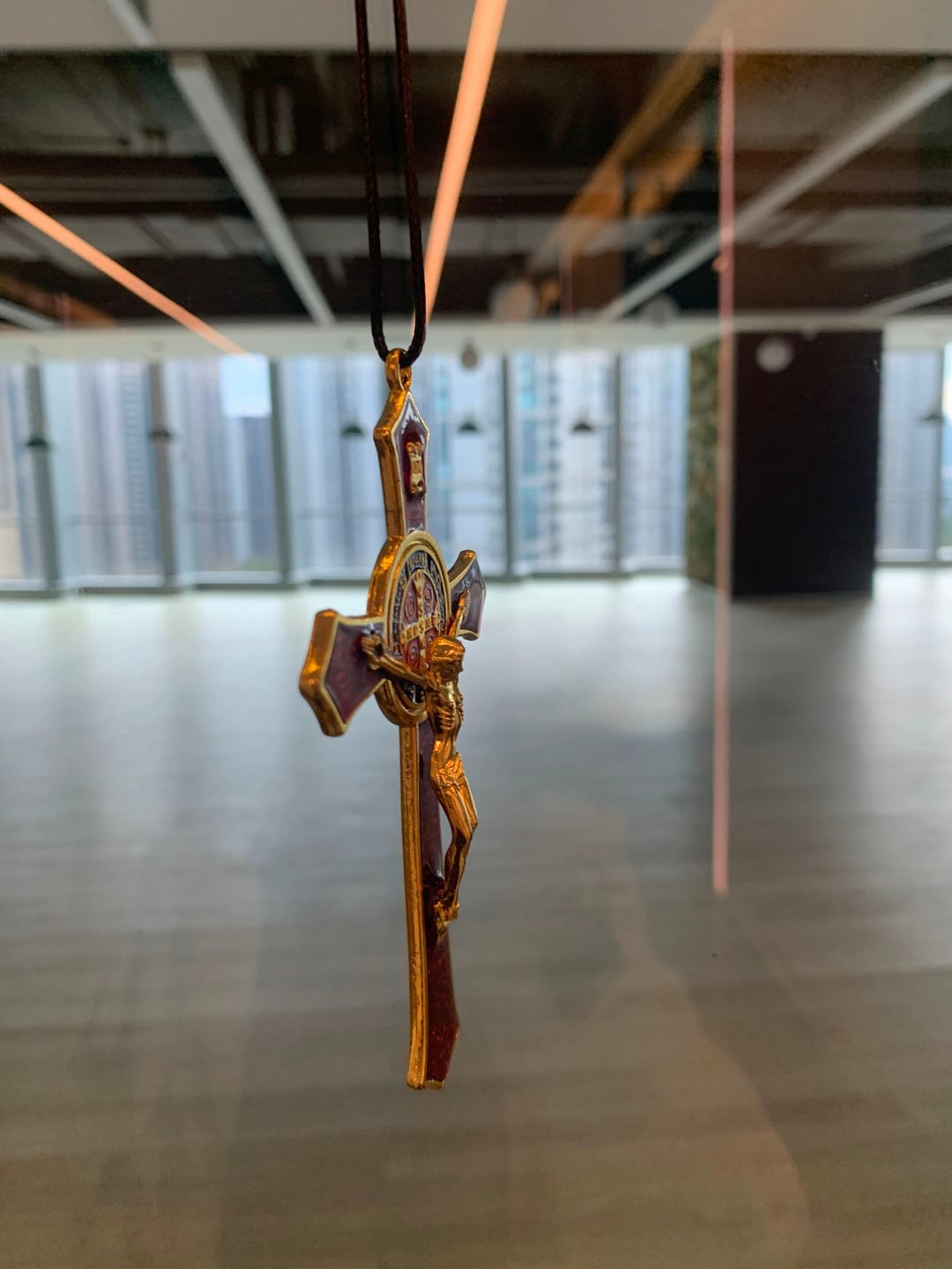 Customer photo review of FREE Today: Classic Style Red/Blue Crafted Crucifix Big Size Pendant Necklace(2 color)