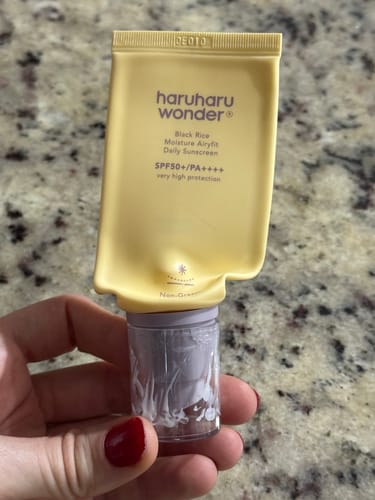 Customer photo review of Black Rice Moisture Airyfit Sunscreen