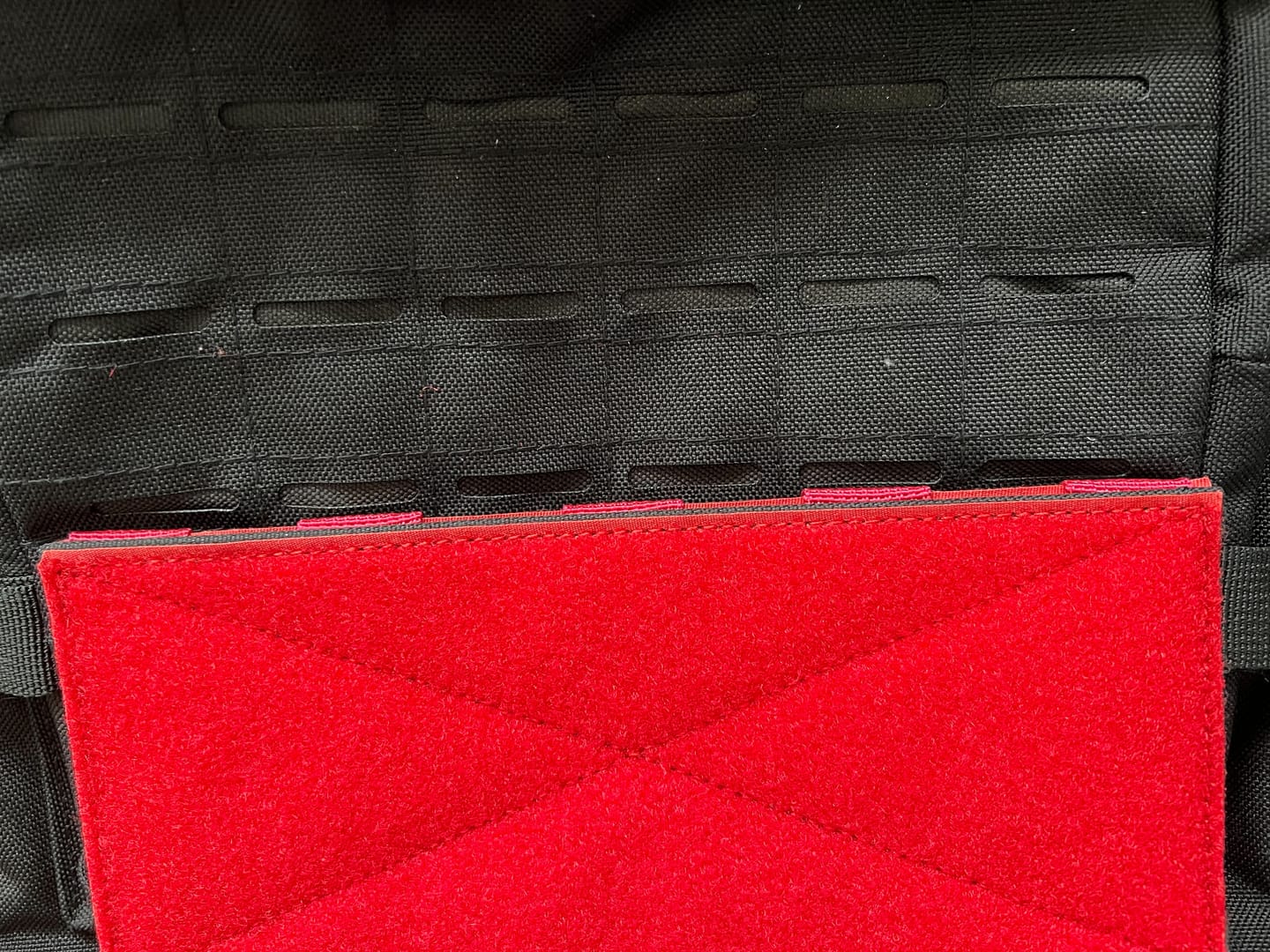 Customer photo review of Panel de Velcro para Mochilas de 45L Rojo