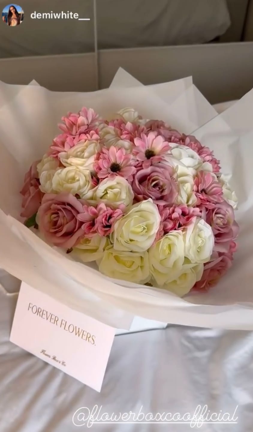 Customer photo review of Mixed Rose/Gerbera Forever Bouquet