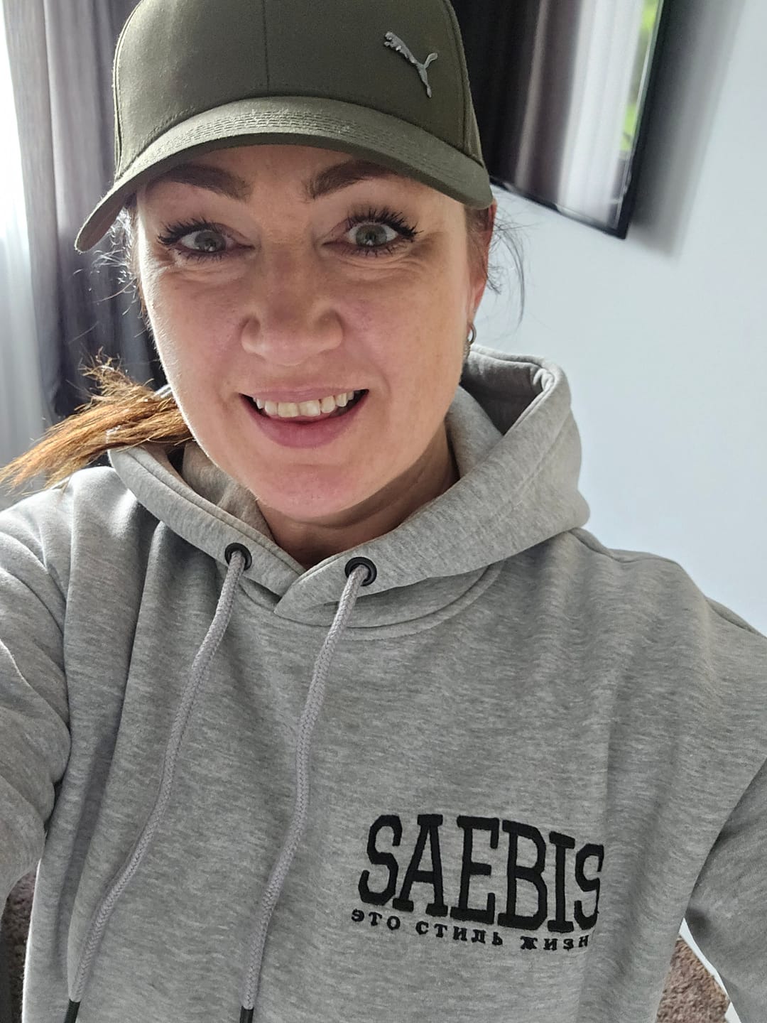 Customer photo review of Lifestyle Herren Hoodie grau mit Stickerei by SAEBIS®