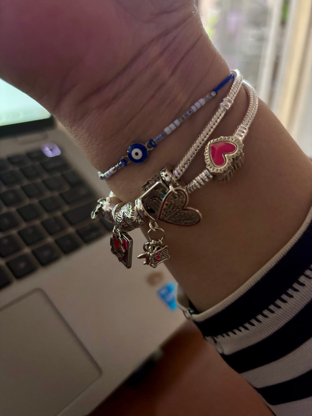 Customer photo review of Pulsera Esfera de Amor y Corazon