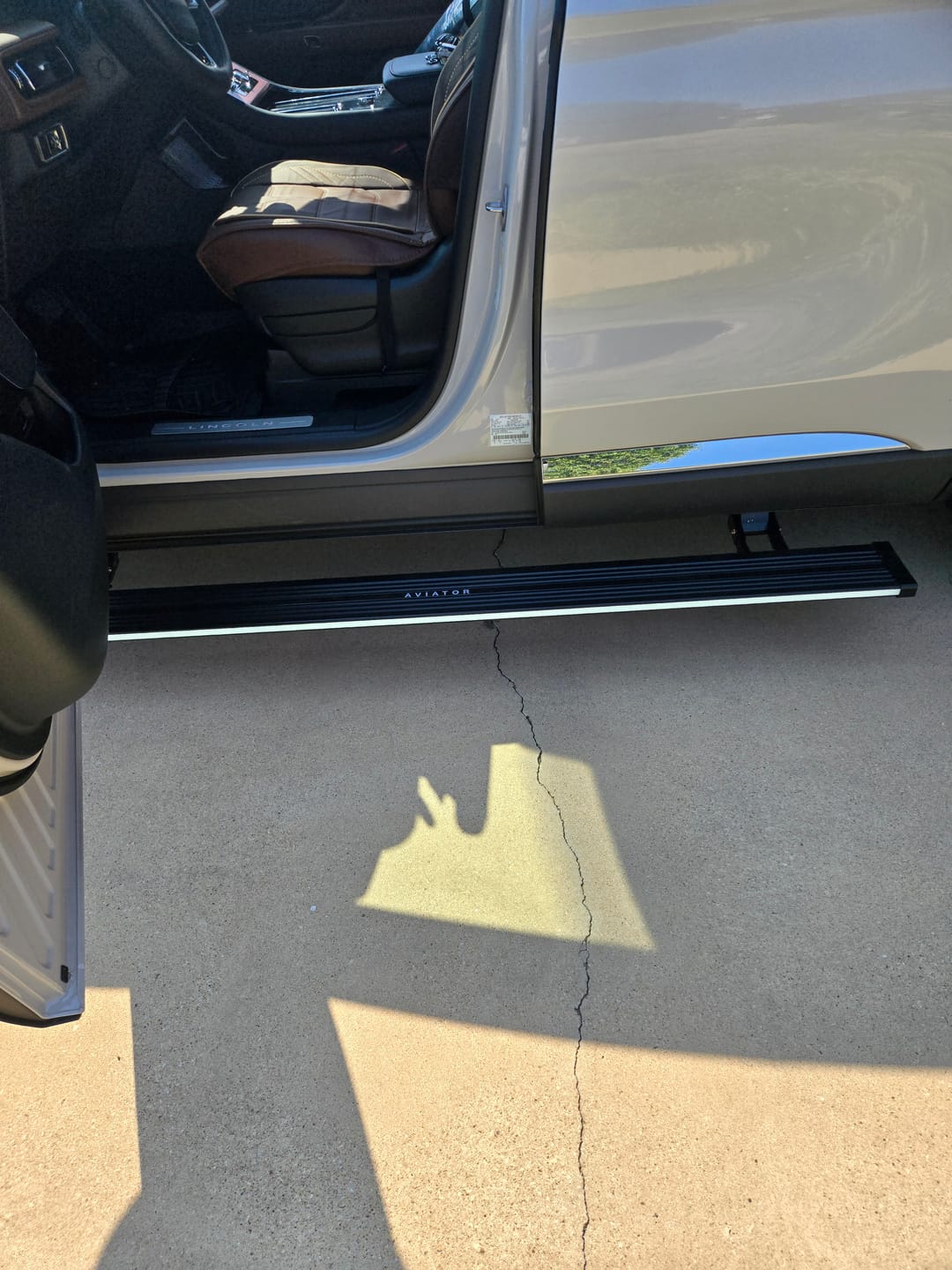 Customer photo review of Lincoln Aviator Running Boards 2020-2024