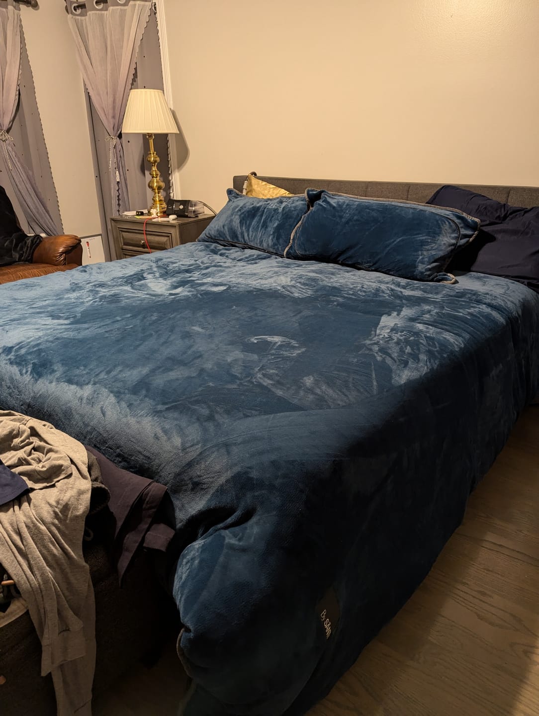 Customer photo review of The Velós Fine Velvet Bedding Set