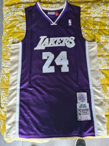 Customer photo review of MAGLIA NBA RETRO VIOLA K.BRYANT N.24 LOS ANGELES LAKERS MAMBA HALL OF FAME