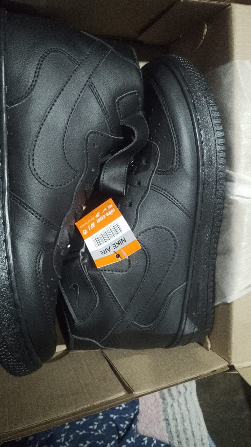 Customer photo review of Tenis 841 Negro Total