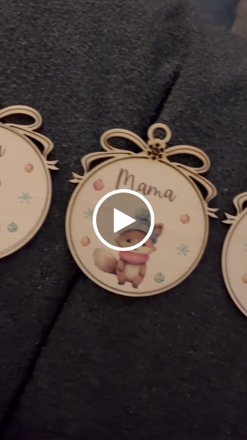 Customer video review of Weihnachtskugeln Bär aus Holz personalisiert Tierfamilie