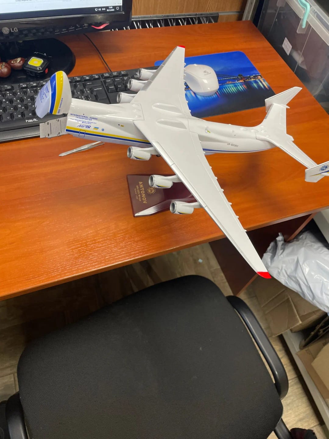 Customer photo review of Antonov AN225 Mriya - 42CM - Scale 1:200  - Folding Nose