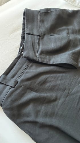 Aline A. review of Calça Pantalona de Linho Graviola Preta image 1 out of 1