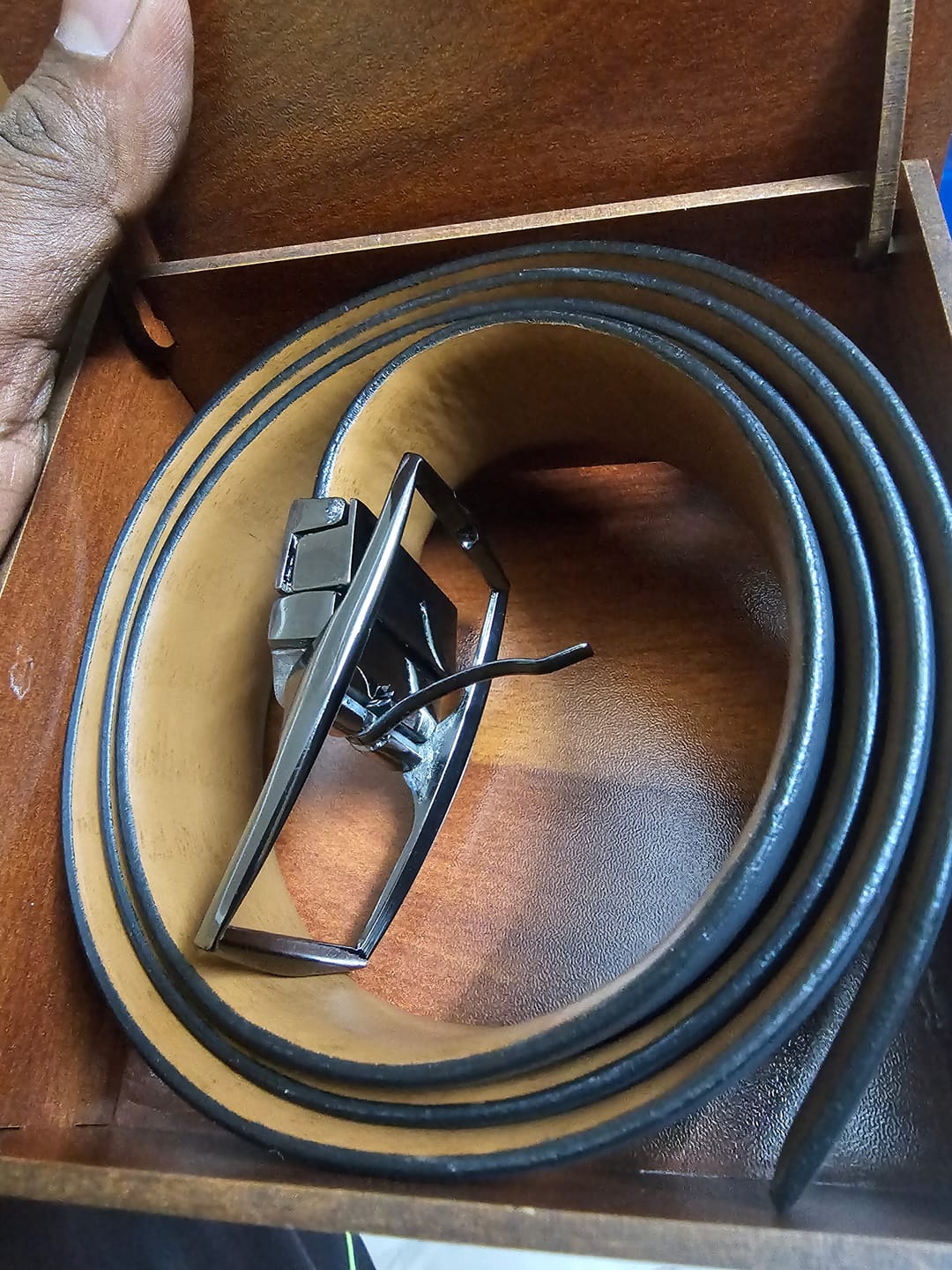 Customer photo review of Bacca Bucci Reversible Genuine leather Classic Dress belt for Men-Black & Brown