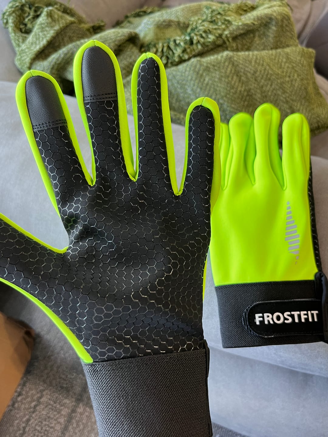 Customer photo review of FROSTFIT PRO - Extrem rutschfester & reflektierender Thermohandschuh