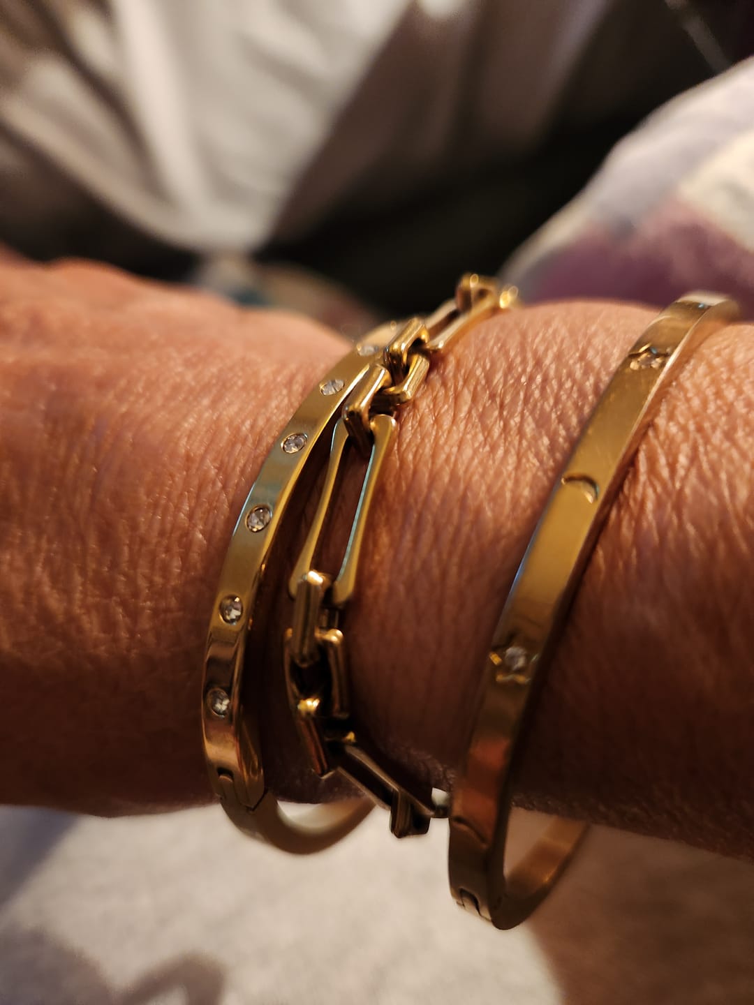 Customer photo review of Ribbed Twist Bangle