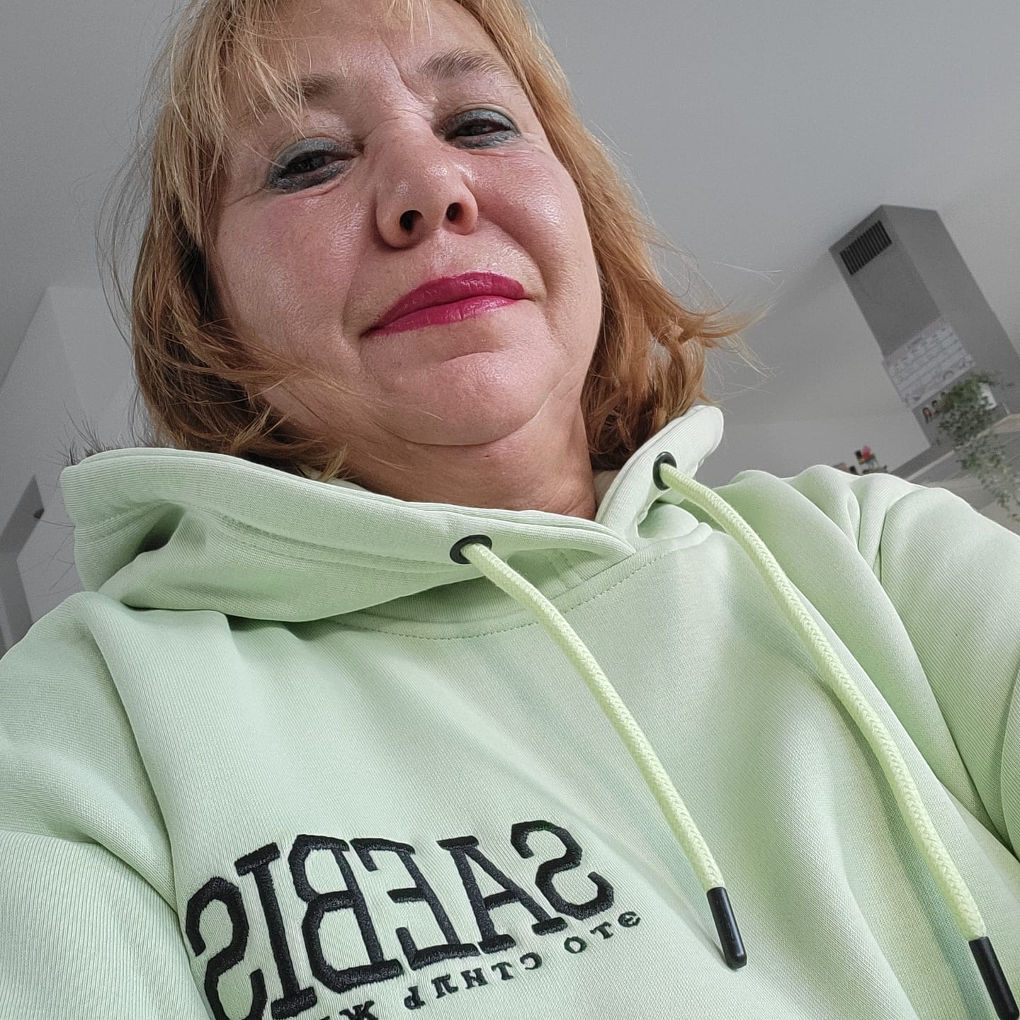 Customer photo review of Lifestyle Damen Oversized Hoodie mintgrün mit Stickerei by SAEBIS®