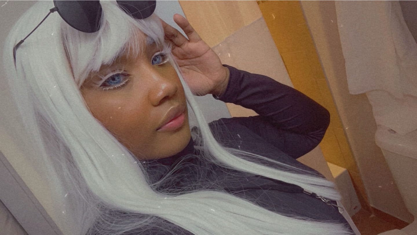 Customer photo review of Cosplay Gojo Blue Colored Contact Lenses