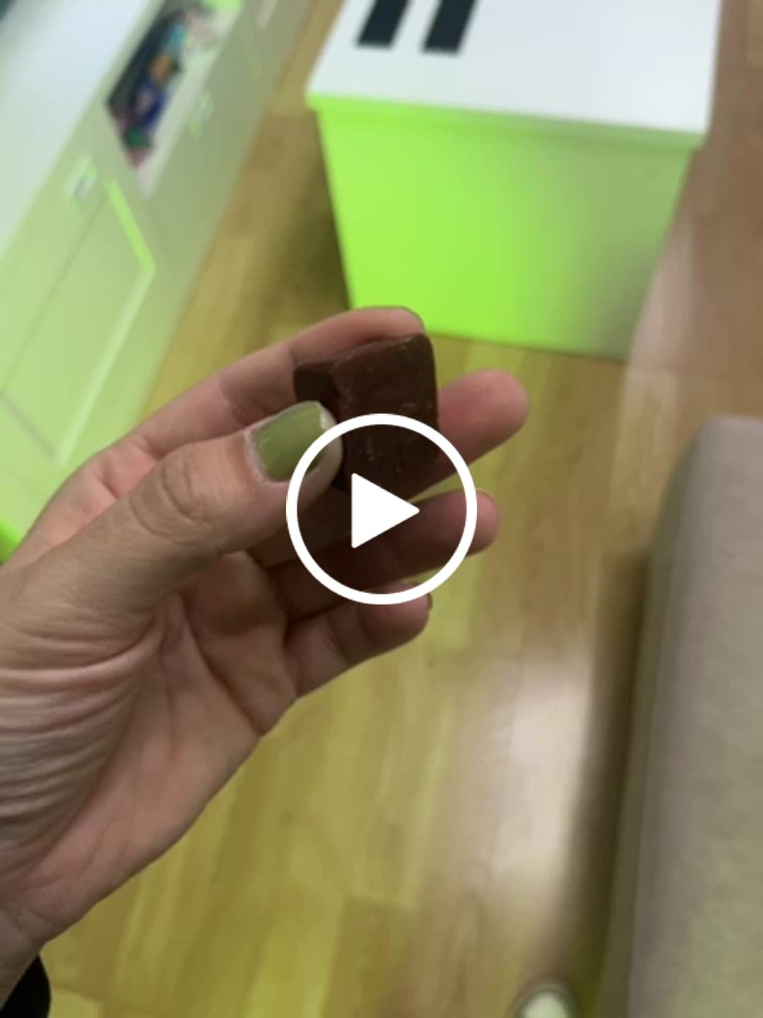 Customer video review of Colorante líquido para velas MARRÓN