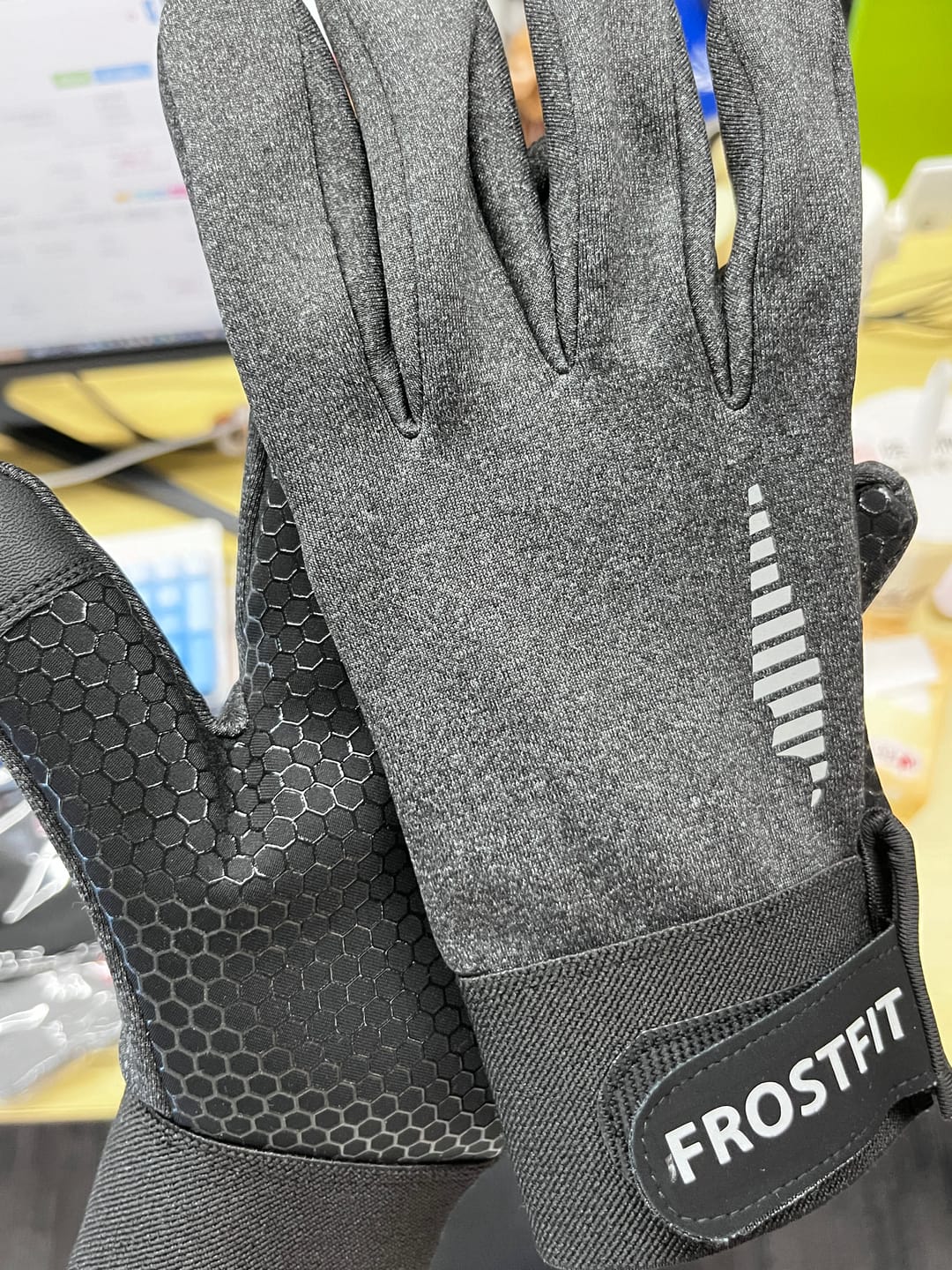 Customer photo review of FROSTFIT PRO - Extrem rutschfester & reflektierender Thermohandschuh