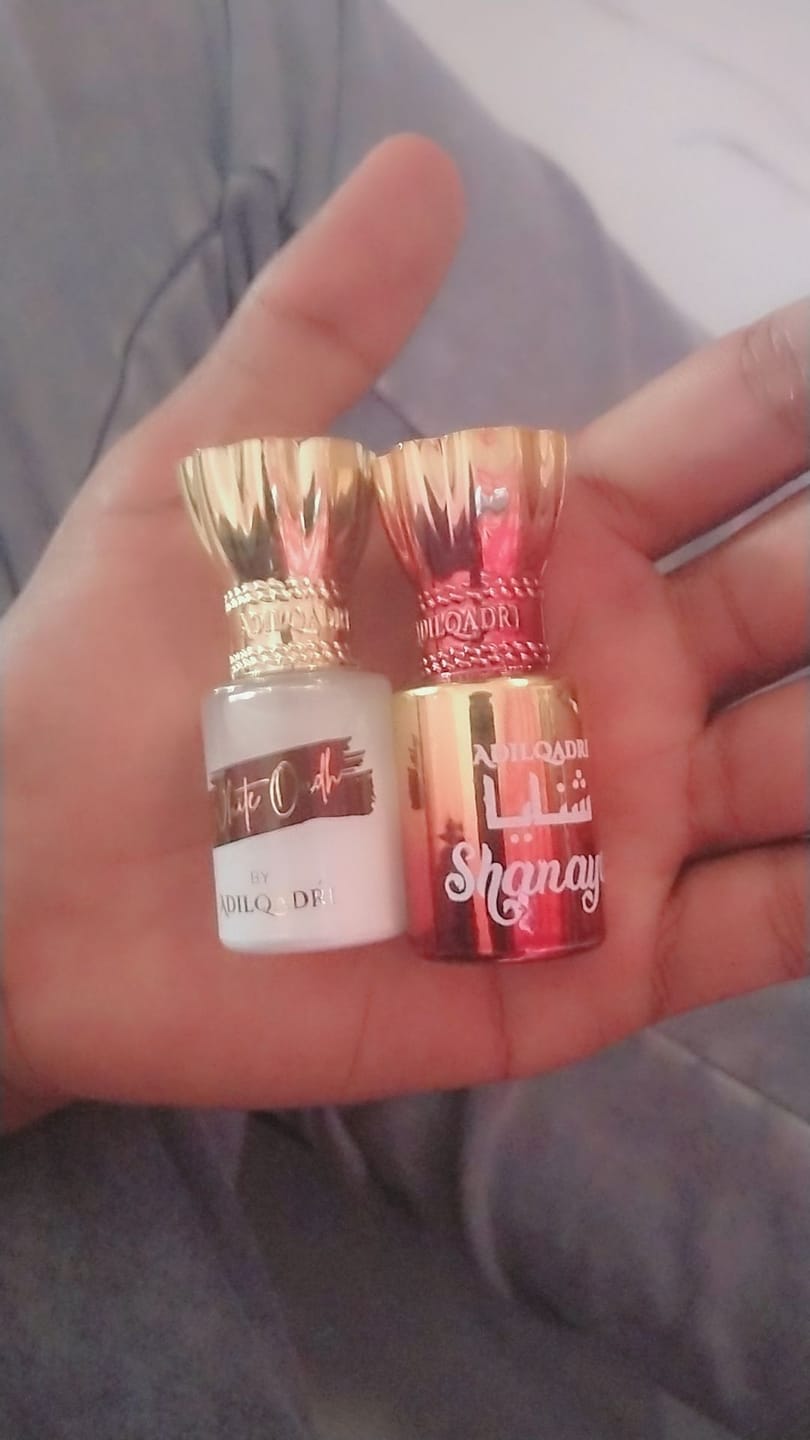 Customer photo review of 2 Pcs Attar Set Shanaya And White Oudh 5.5 Ml Each
