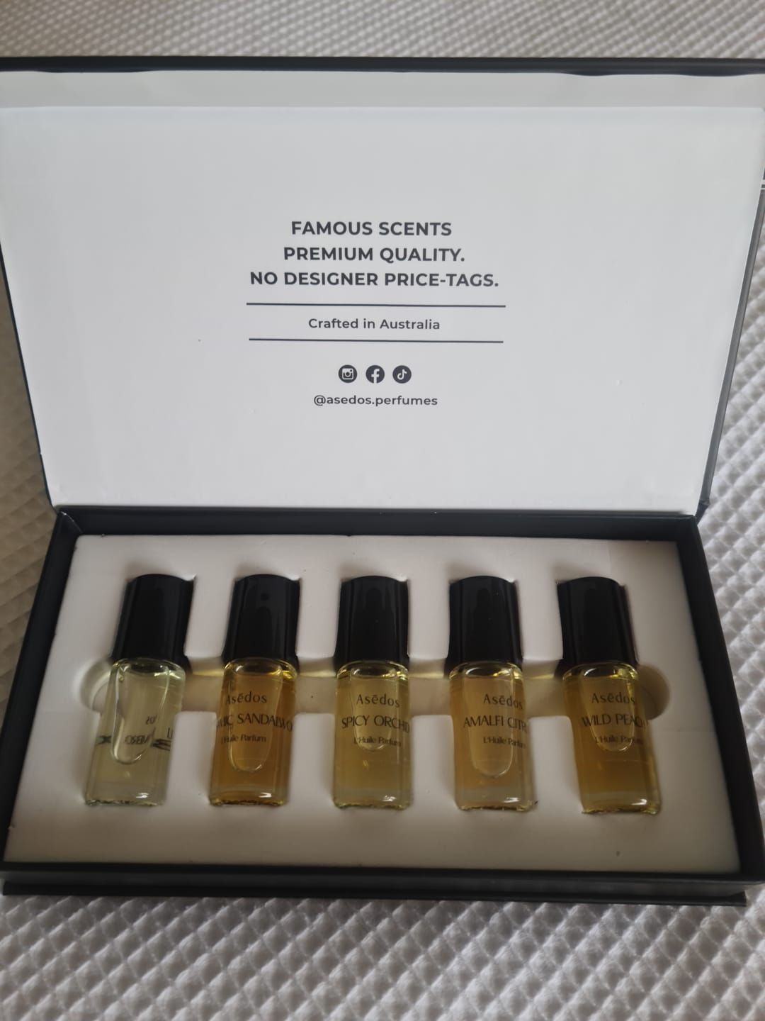 Customer photo review of Asēdos Perfume Oil Collection - Woody