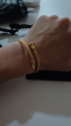 Reseña con foto de un cliente sobre Brazalete Spiga Oro