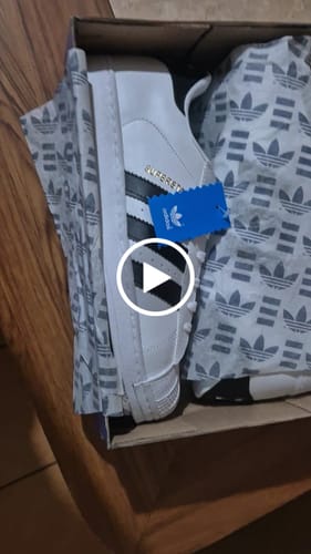 Customer video review of Tenis Superstar Blanco Negro