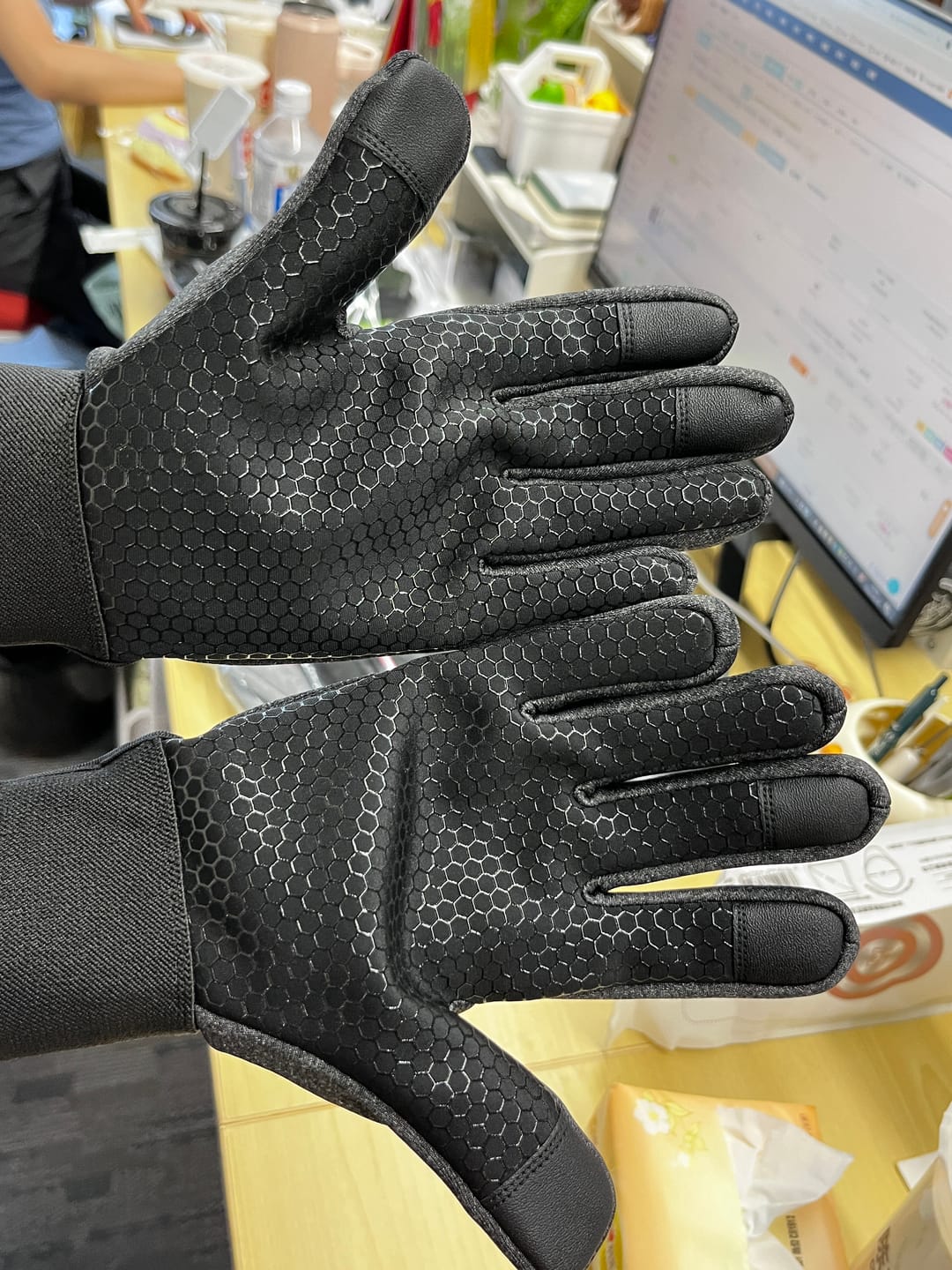 Customer photo review of FROSTFIT PRO - Extrem rutschfester & reflektierender Thermohandschuh
