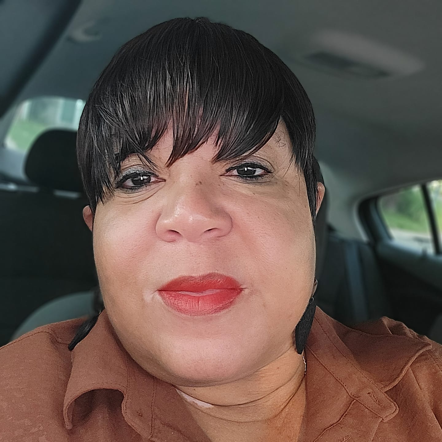 Customer photo review of Outre Wigpop Synthetic Wig NOLA