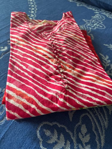 Customer photo review of "Prisha" Rani lehriya handcrafted cotton Kurta