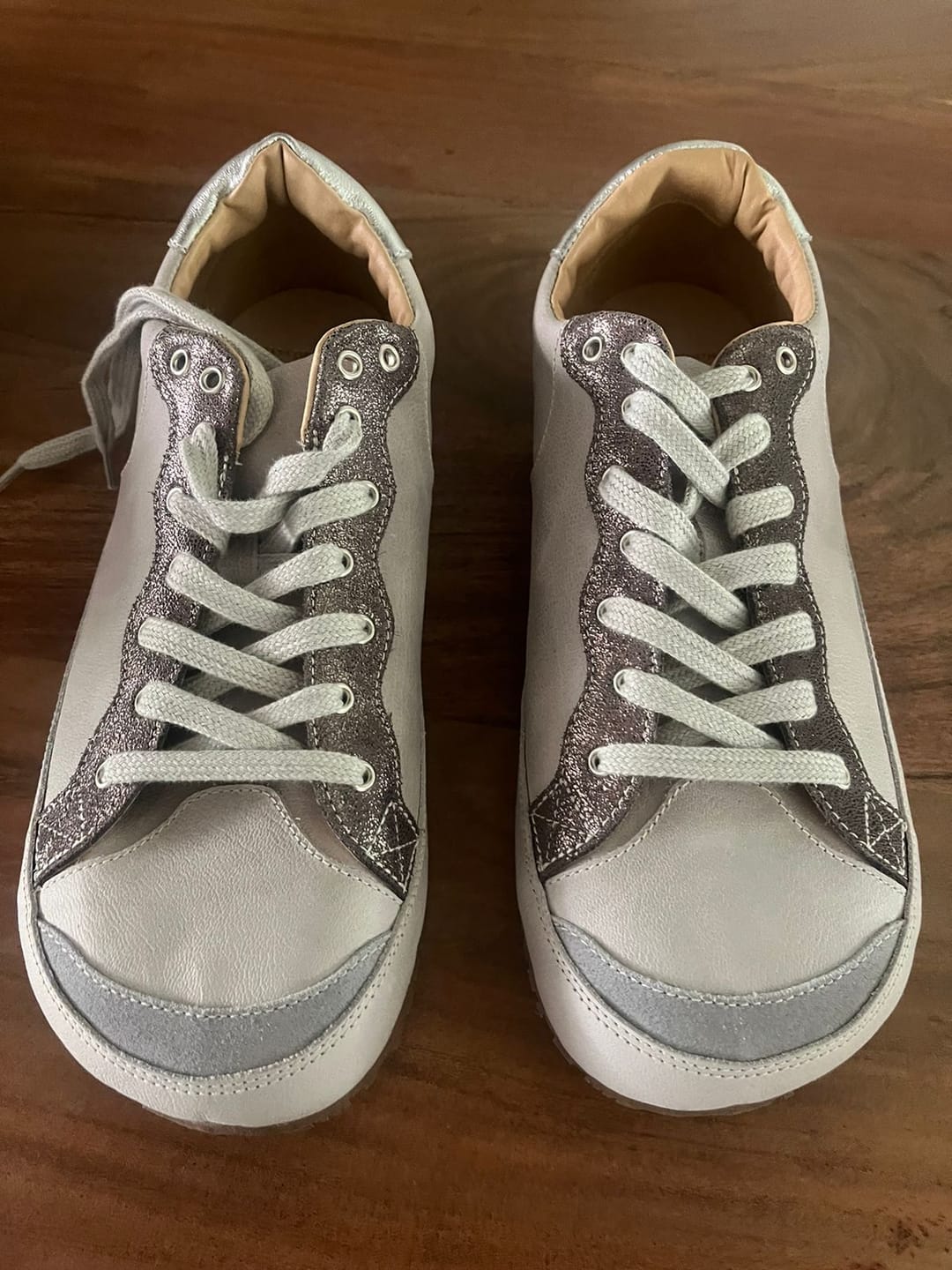 Customer photo review of Zapatilla A2. Plateada