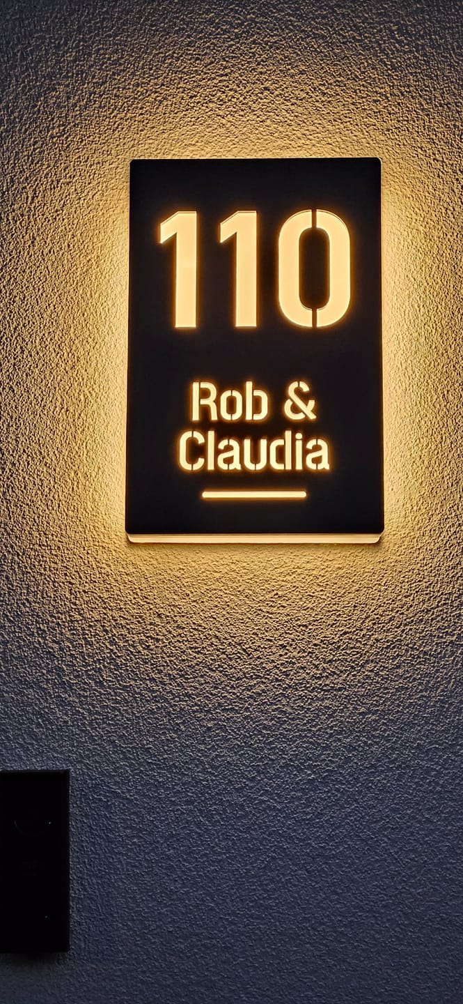 Customer photo review of Numero civico e testo luminoso modello Lux Vertical