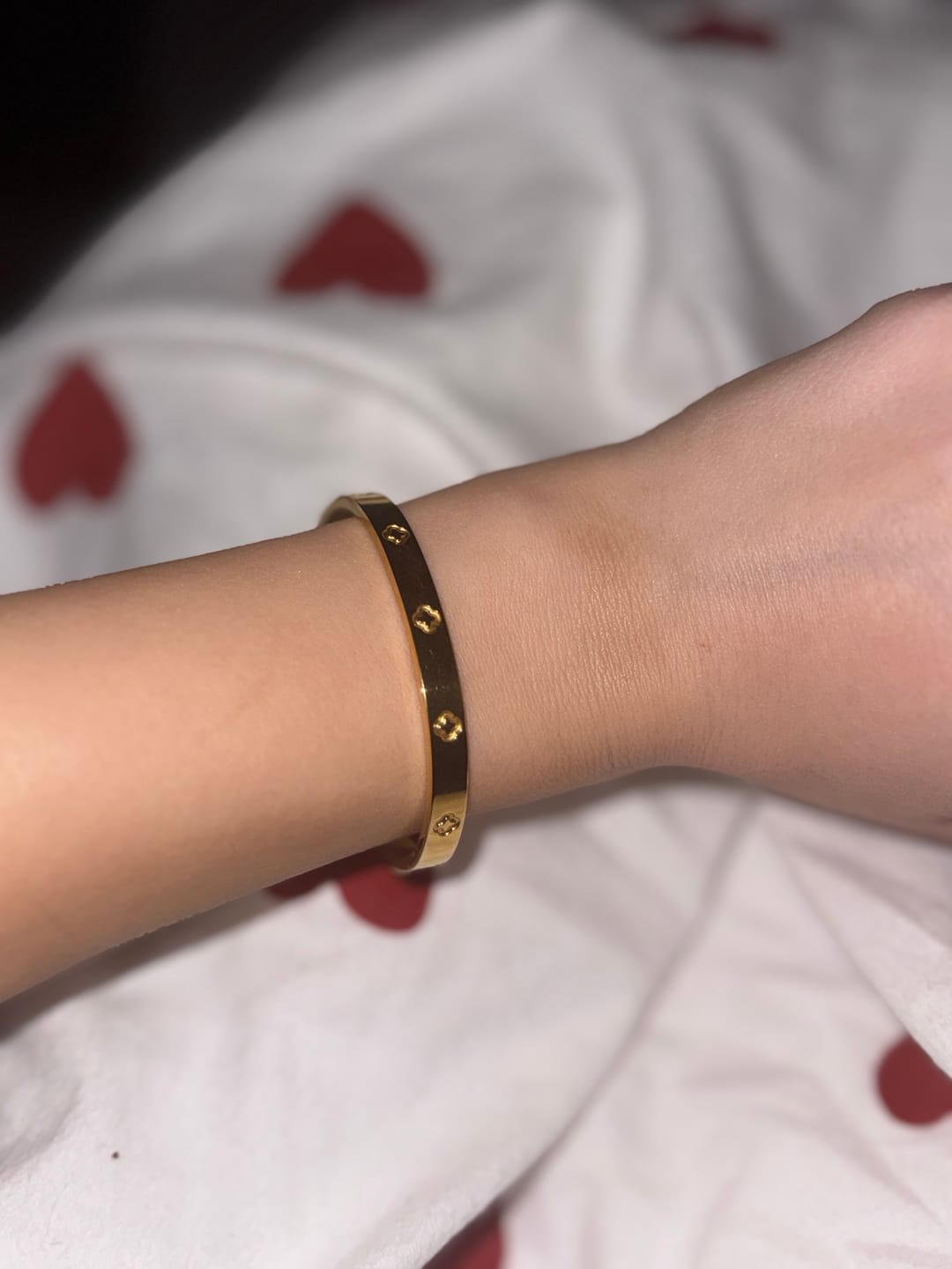 Customer photo review of Shine Clover Armreif | 18K vergoldet