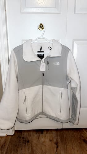 Customer photo review of The North Face Denali Jacket Womens Medium White Fleece Sweater