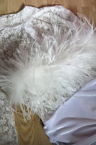 Customer photo review of Ostrich Feather Boa 3 ply x 1m BO001