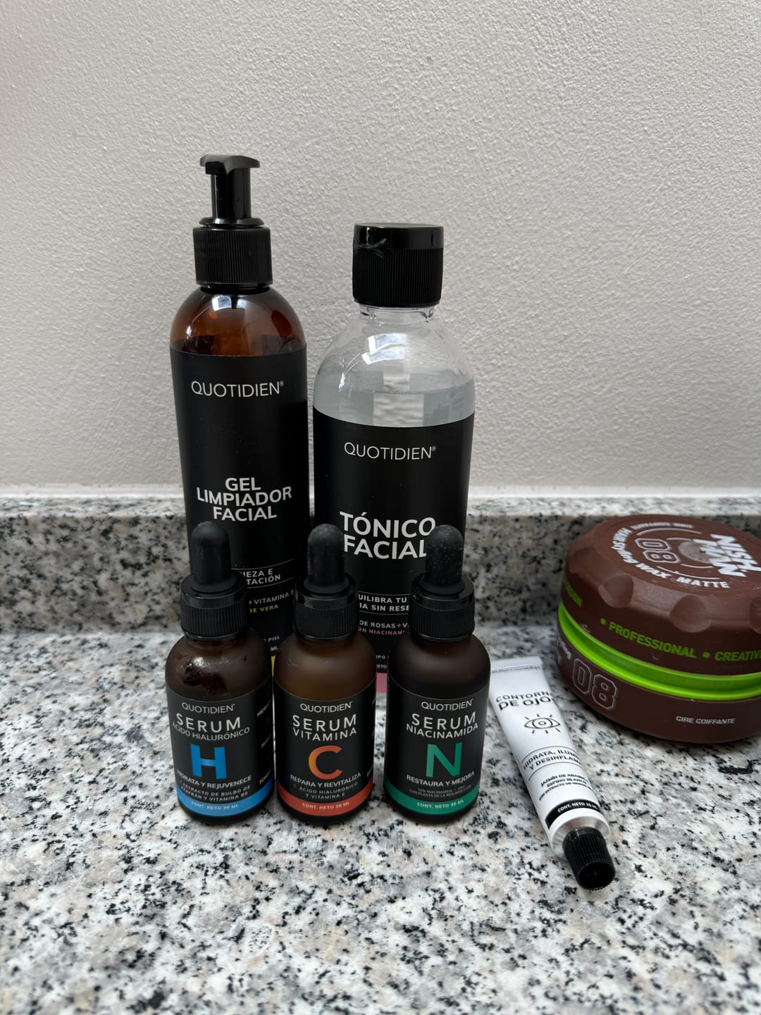 Customer photo review of NUEVO: Kit Piel Deslumbrante (47% OFF) - Limpiador + Tónico + Serum Vitamina C + Serum Niacinamida + Serum Ácido Glicólico + Serum Ácido Hialurónico + Contorno de Ojos