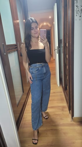 Aimee S. review of Calça Jeans Reta Araçá Azul Médio image 1 out of 1