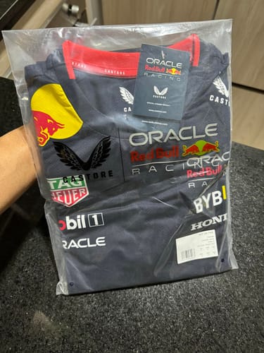 Customer photo review of Camiseta Oficial Red Bull Racing 2024